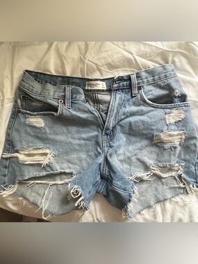 Abercrombie & Fitch Light Blue Distressed Women’s Jean Shorts